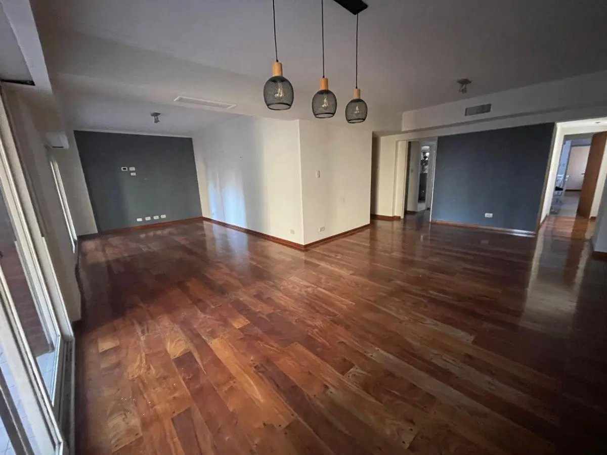 PISO DE CUATRO AMBIENTES CON DEPENDENCIA, LAVADERO Y COCHERA 4