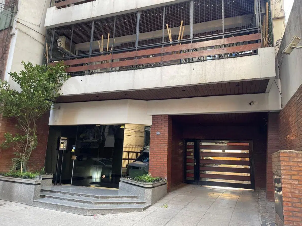 PISO DE CUATRO AMBIENTES CON DEPENDENCIA, LAVADERO Y COCHERA 2