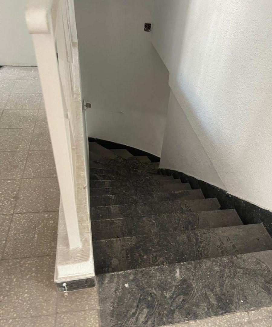 Foto de PH SIN EXPENSAS 4 AMBIENTES PRIMER PISO POR ESCALERA APTO PROFESIONAL, imagen 2