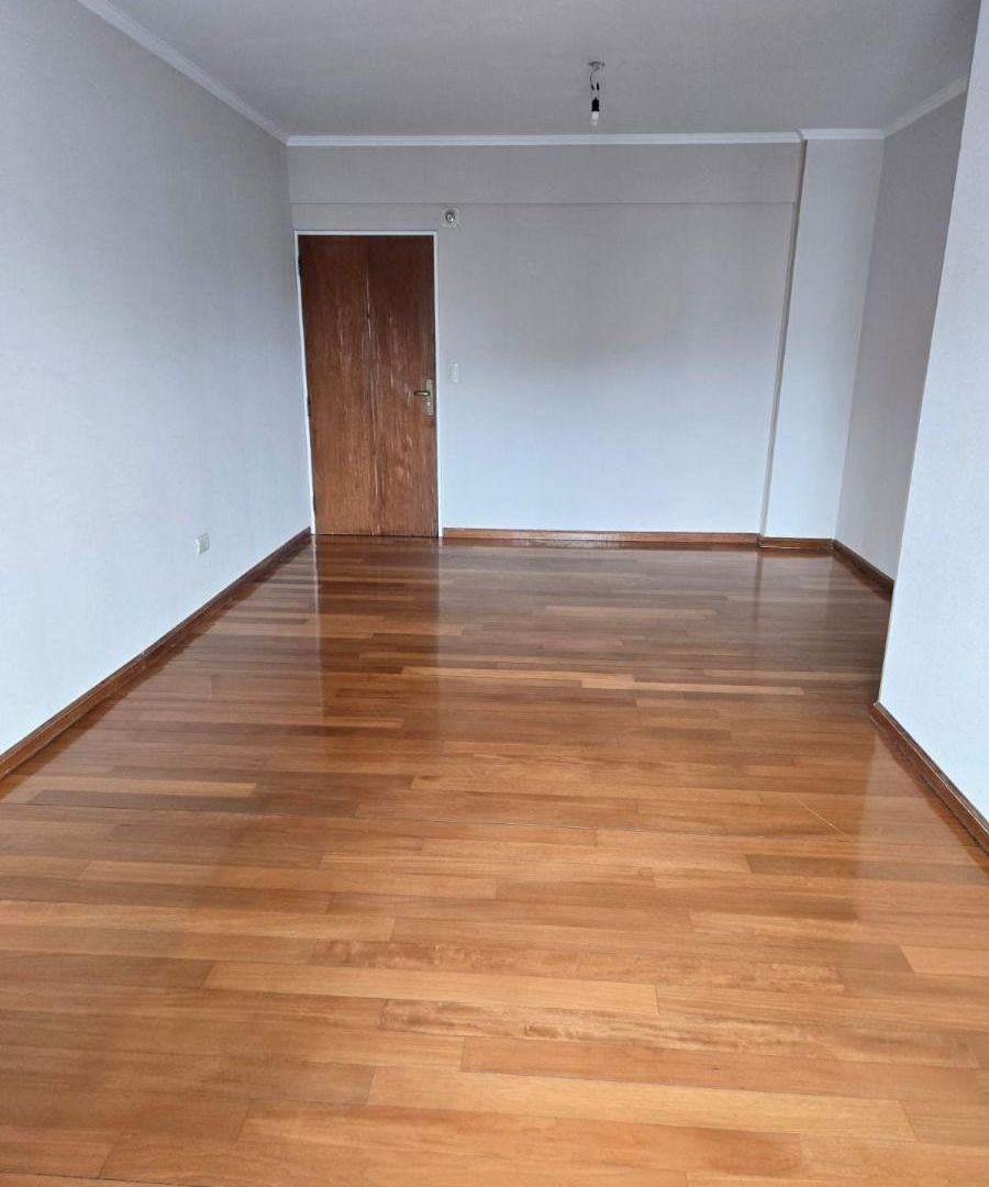 Foto de CUATRO AMBIENTES AL FRENTE CON COCHERA CUBIERTA PILETA SOLARIUM, imagen 2