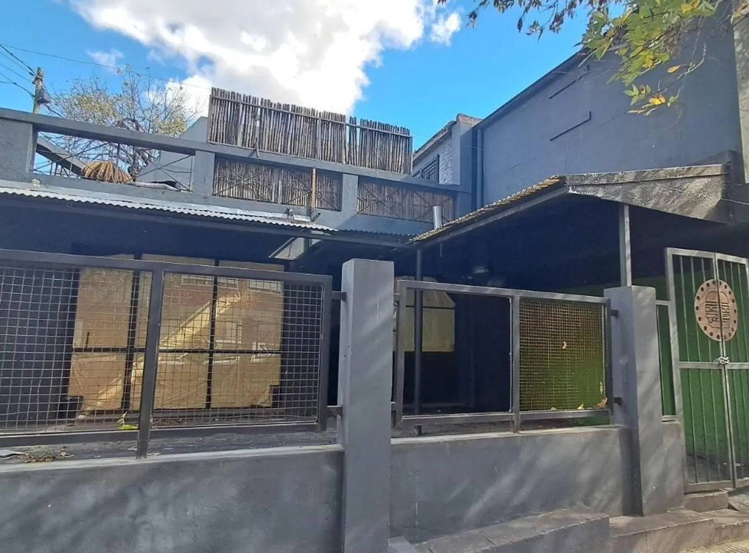 Venta local esquina c/ depto, cochera y terraza en Floresta 4