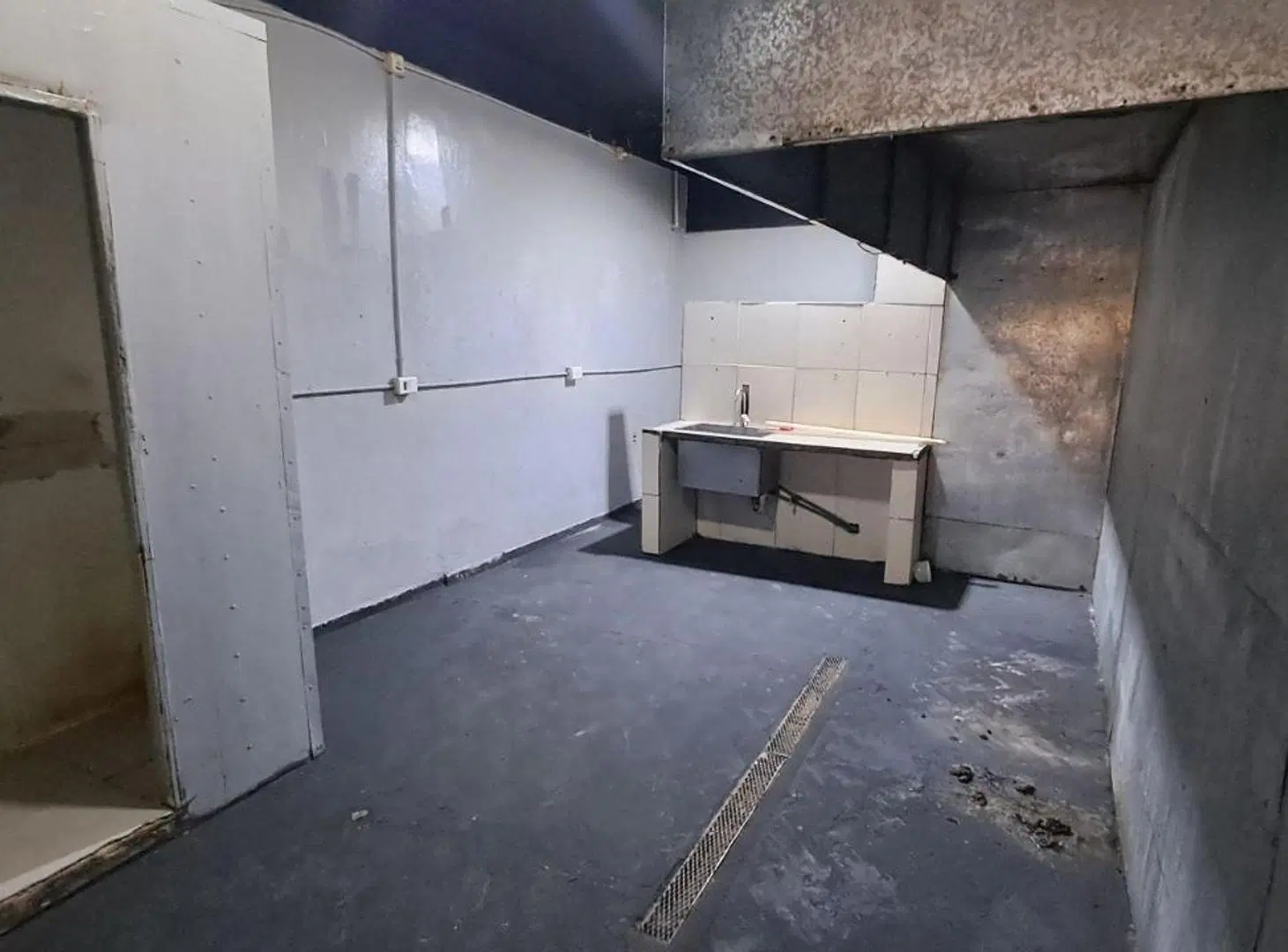 Venta local esquina c/ depto, cochera y terraza en Floresta 4