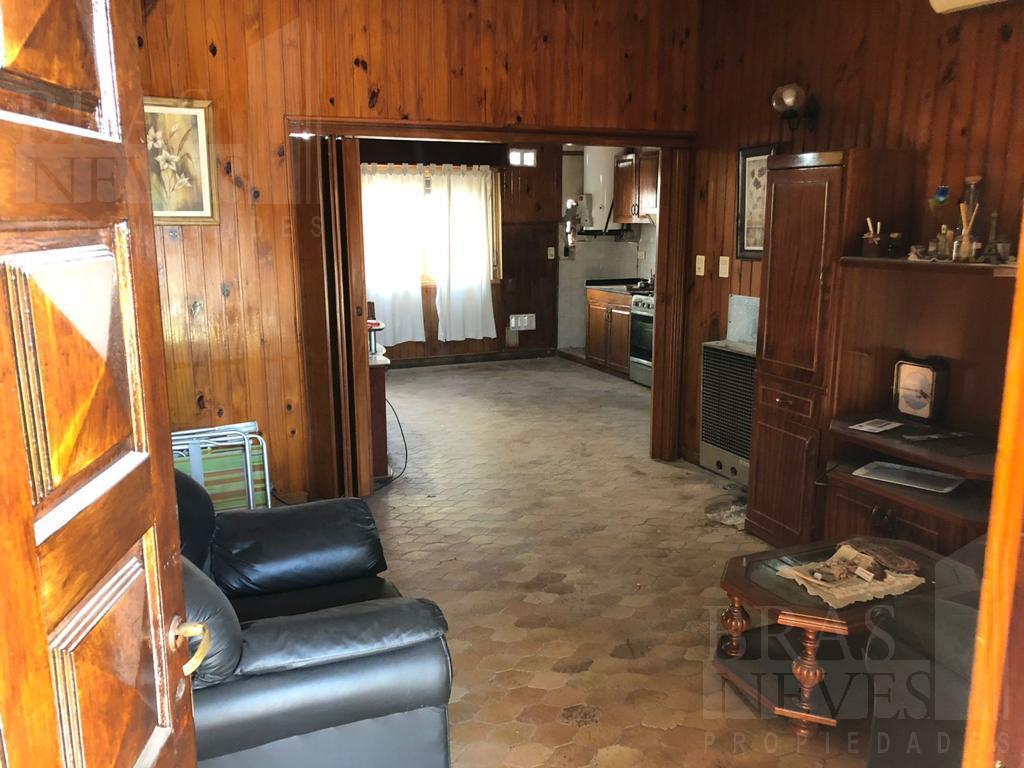 Foto de BAJÓ USD 35.000 !!!! 3 dormitorios/ cocheras/ Jardin *, imagen 5