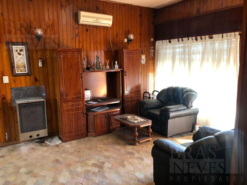 Foto de BAJÓ USD 35.000 !!!! 3 dormitorios/ cocheras/ Jardin *, imagen 3