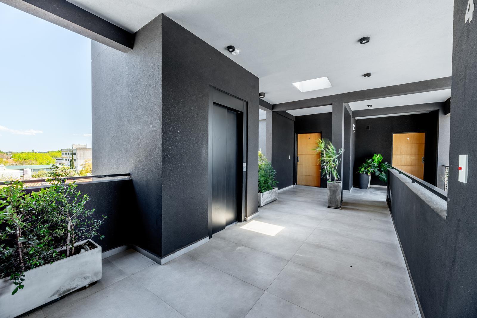 Foto de Departamento. "Olivos Golf". Contrafrente con vista a jardínes., imagen 2