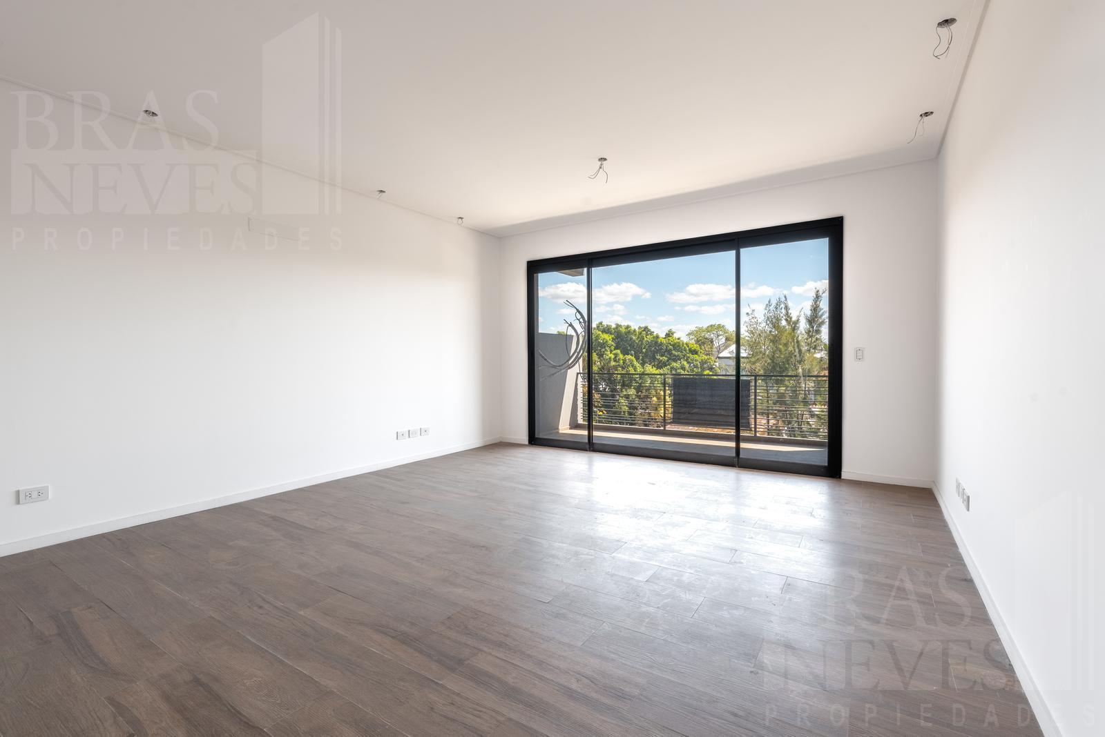 Foto de Departamento. "Olivos Golf". Contrafrente con vista a jardínes., imagen 5