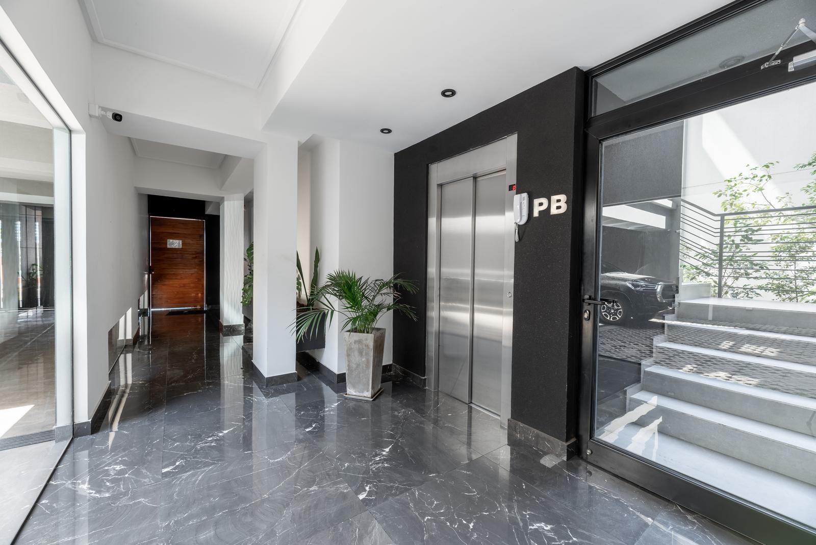 Foto de Departamento. "Olivos Golf". Contrafrente con vista a jardínes., imagen 3