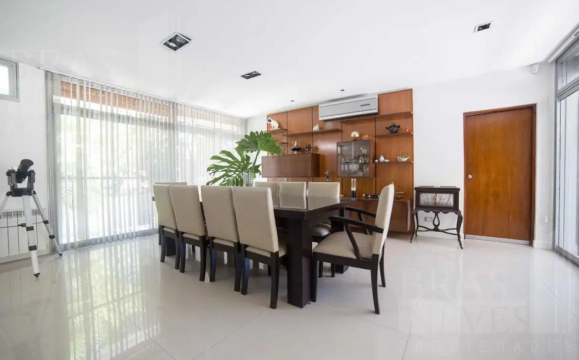 Residencia exclusiva totalmente renovada en Olivos! 3