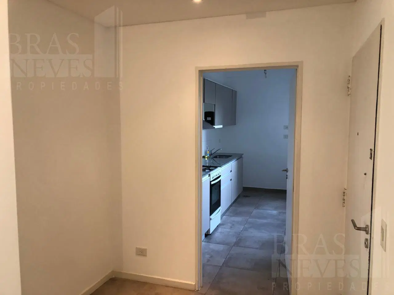 Semipiso 3 amb. c/ COCHERA - dorm. en SUITE 8