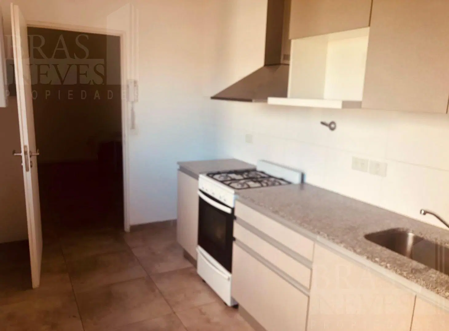 Semipiso 3 amb. c/ COCHERA - dorm. en SUITE 4