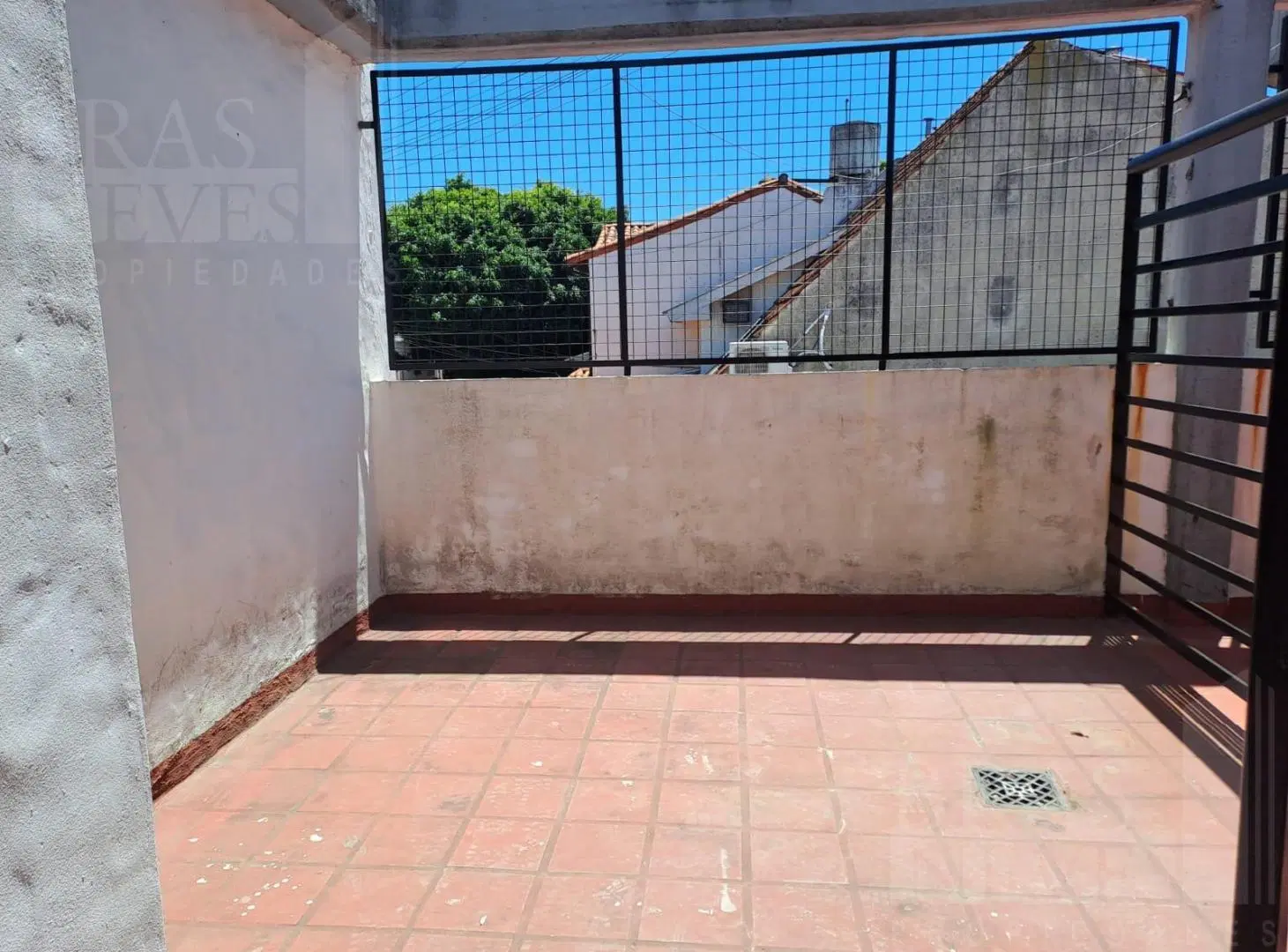MONOAMBIENTE CON PATIO 5