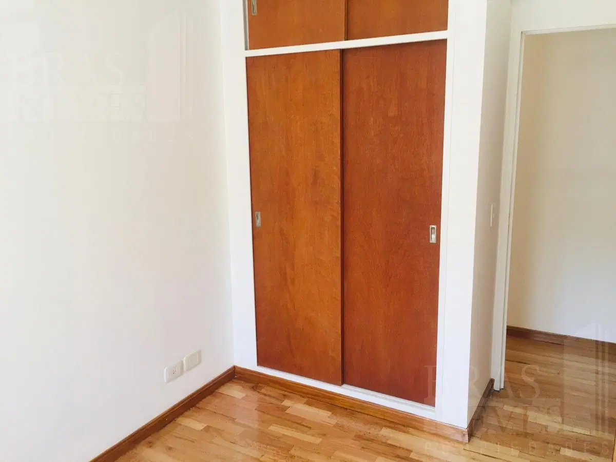 Olivos- 3 amb./ COCHERA/ BAULERA / BAÑO Y TOILETTE 5