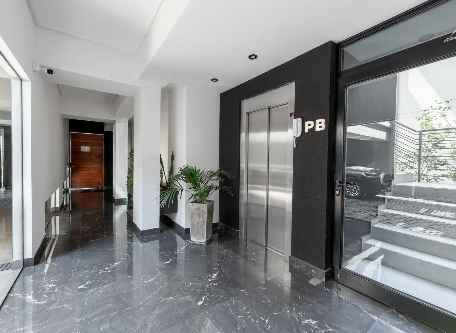 Departamento. "Olivos Golf". Contrafrente con vista a jardínes. 8