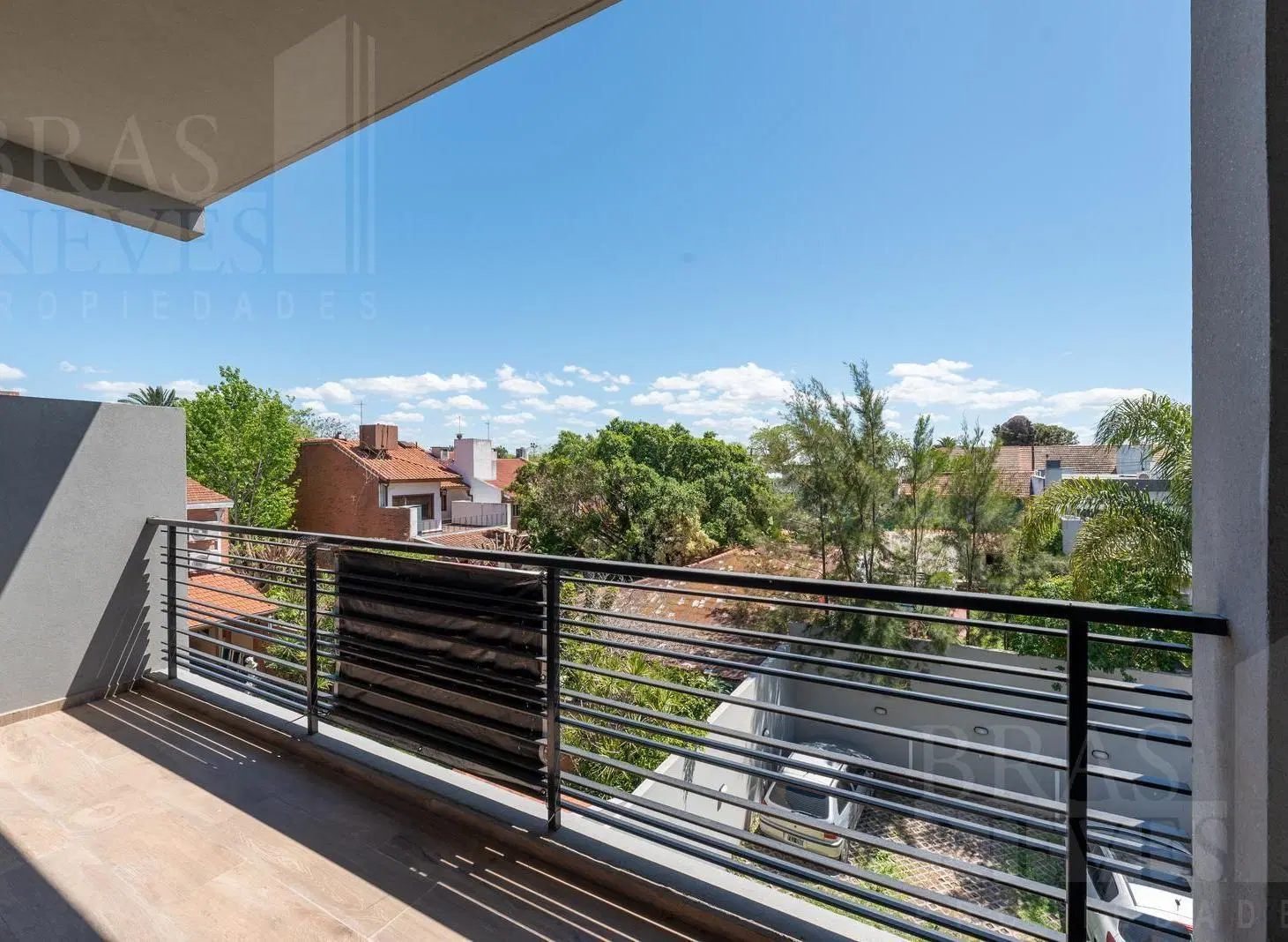 Departamento. "Olivos Golf". Contrafrente con vista a jardínes. 4