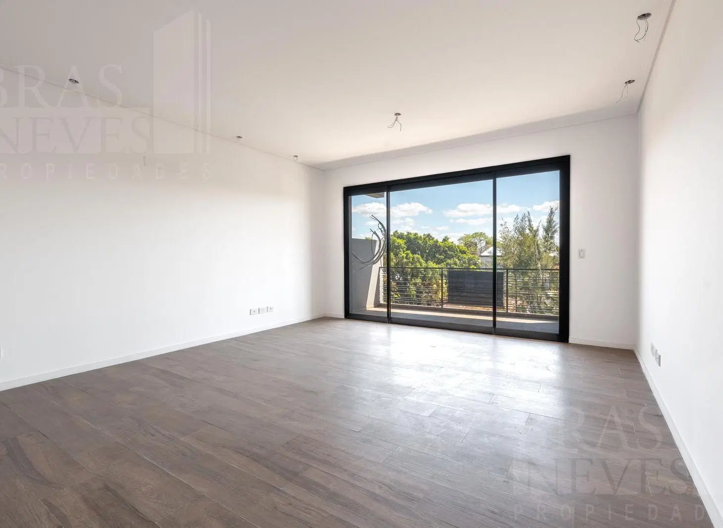 Departamento. "Olivos Golf". Contrafrente con vista a jardínes. 5