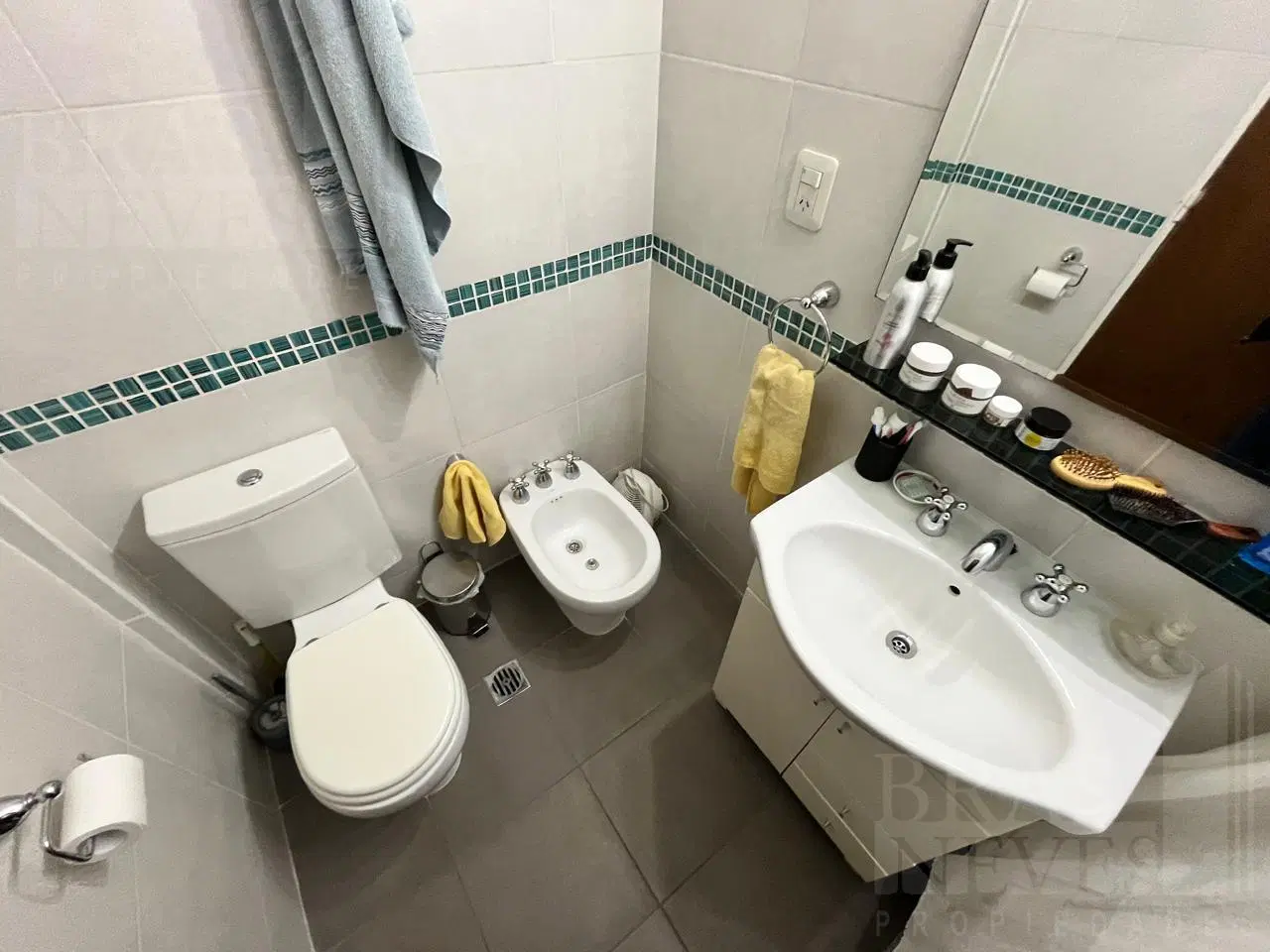 Semipiso 3 amb. con escritorio y cochera cubierta 2
