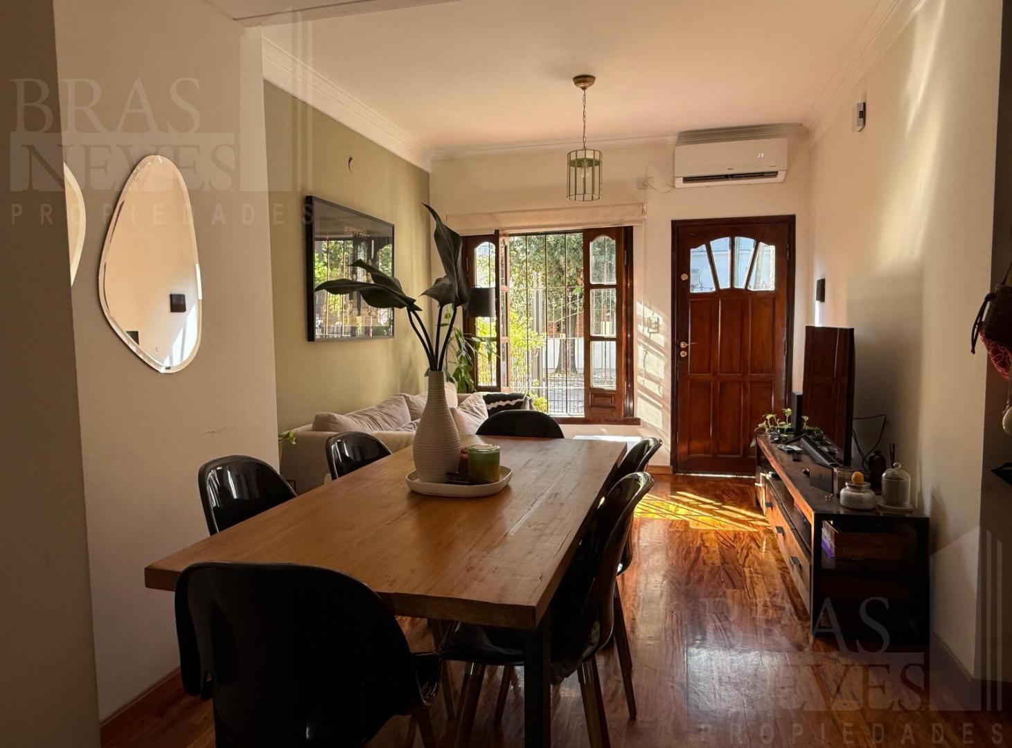 Foto de IMPECABLE Y HERMOSO TRIPLEX DE 4 AMB, imagen 2