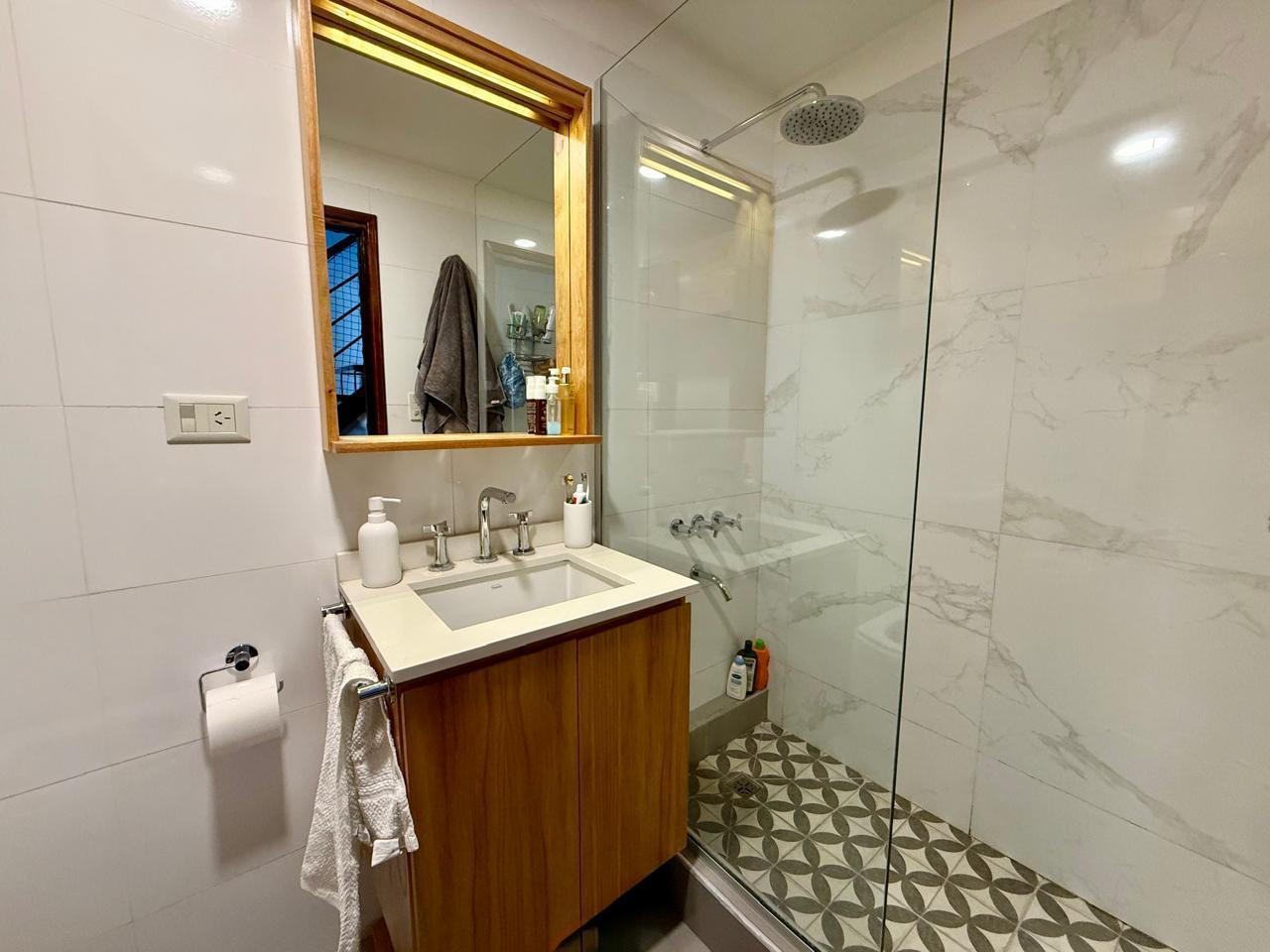 Foto de IMPECABLE Y HERMOSO TRIPLEX DE 4 AMB, imagen 4