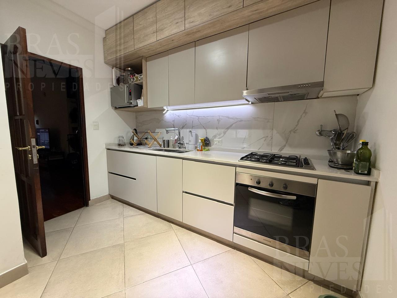 Foto de IMPECABLE Y HERMOSO TRIPLEX DE 4 AMB, imagen 1