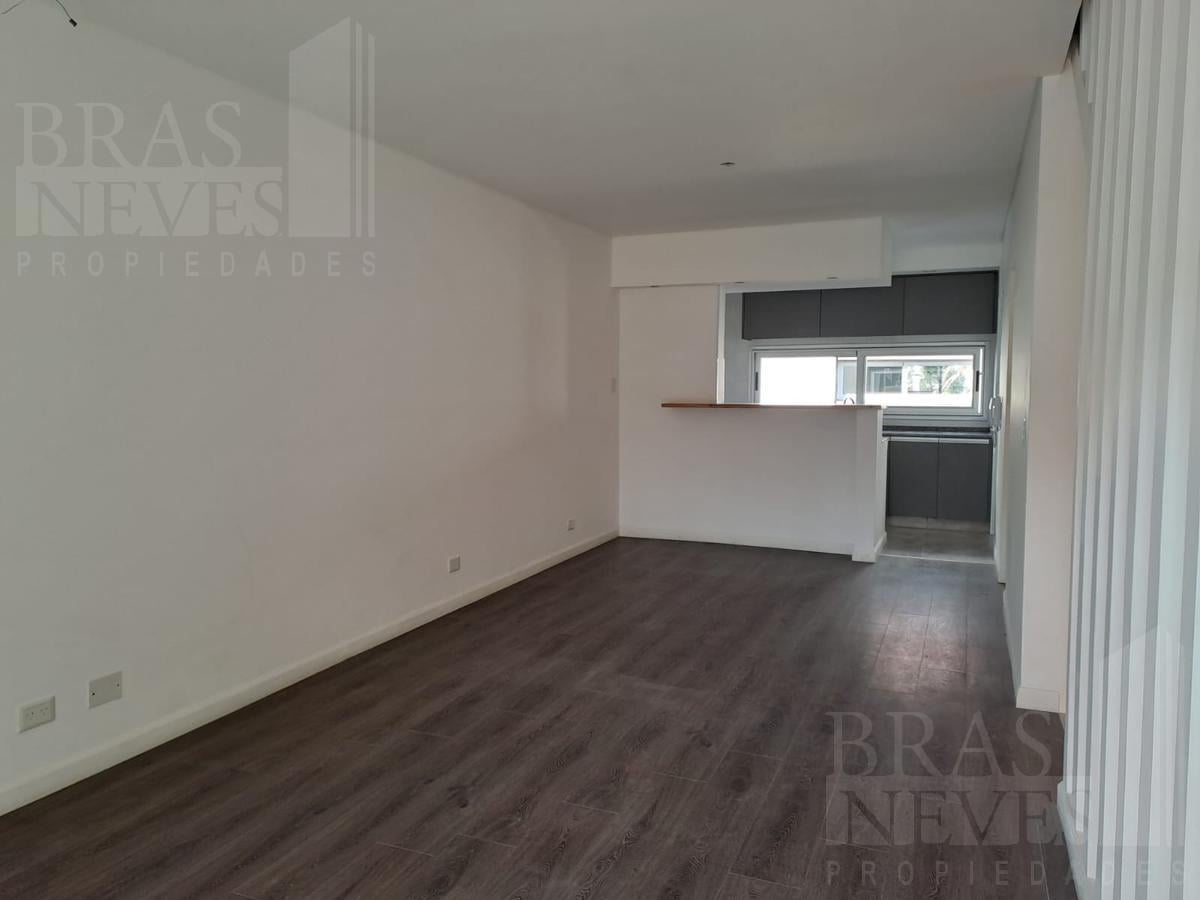 Foto de A ESTRENAR !! 3 amb. // SUITE// COCHERA // PARRILLA * A 6 CUADRAS DE, imagen 4