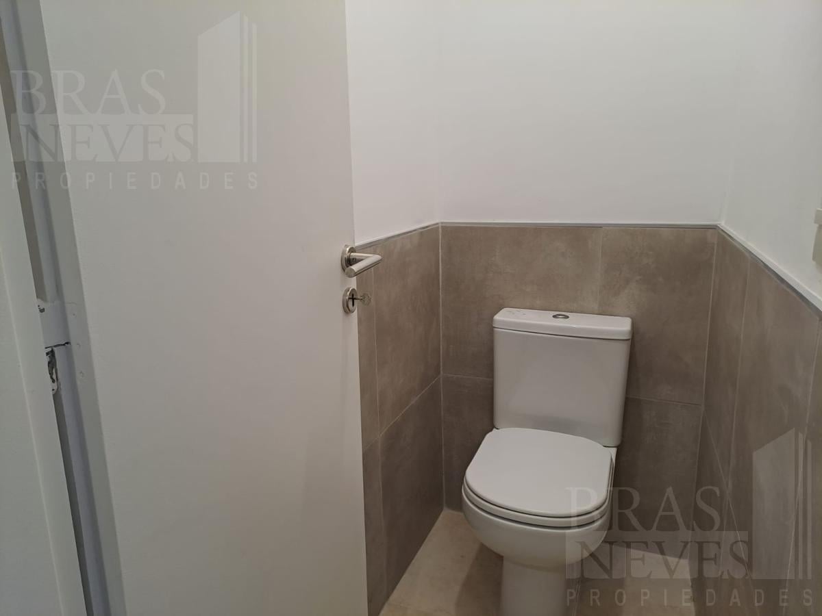Foto de A ESTRENAR !! 3 amb. // SUITE// COCHERA // PARRILLA * A 6 CUADRAS DE, imagen 3