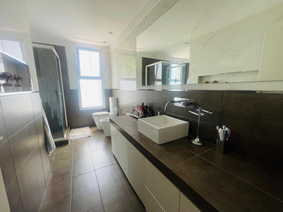 Moderna E Impecable Casa en Barrio Cerrado 4