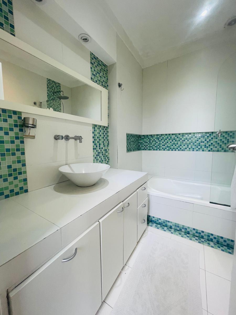 Moderna E Impecable Casa en Barrio Cerrado 5