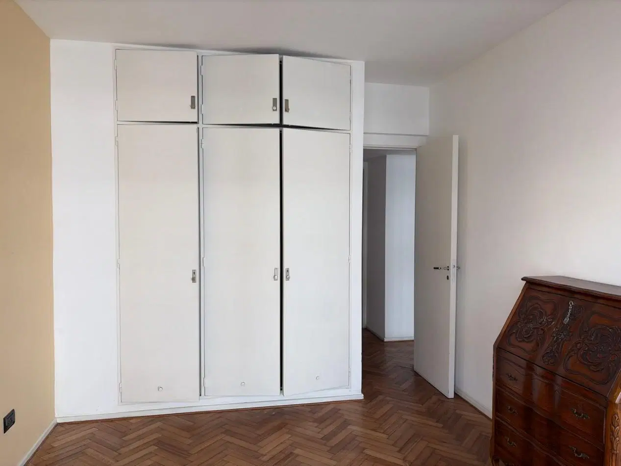 4 ambientes al frente + habitacion de servicio + espacio guarda coche fijo + Baulera 5