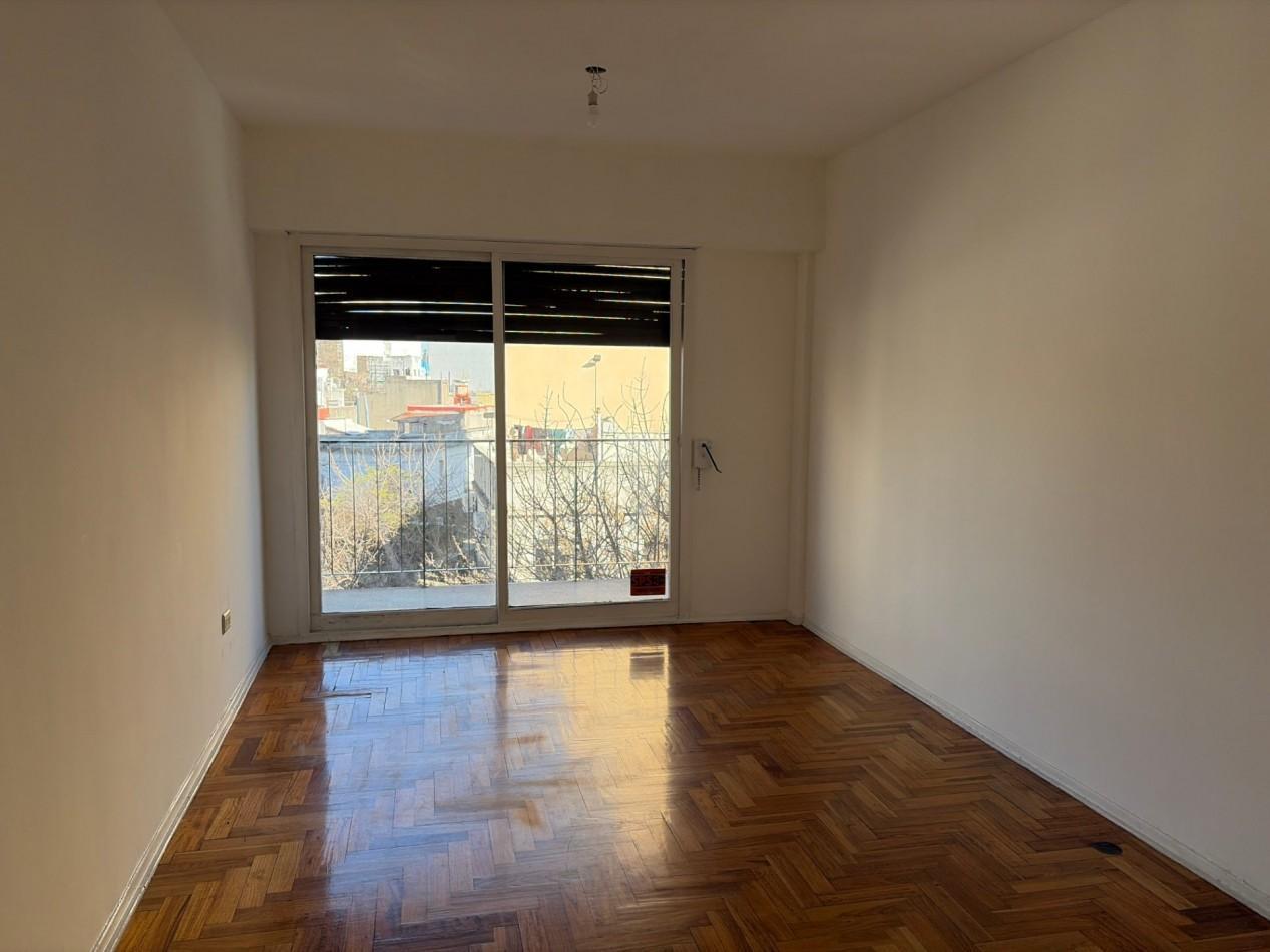 Foto de 2 ambientes amplios al frente con balcon, imagen 3