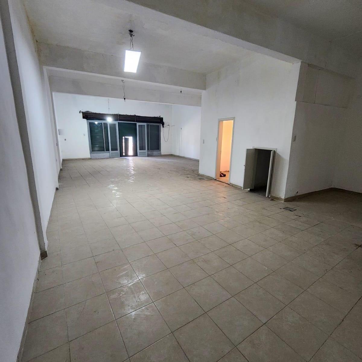 Foto de LOCAL EN VENTA CRISOLOGO LARRALDE 5118 VILLA DOMINICO, imagen 4