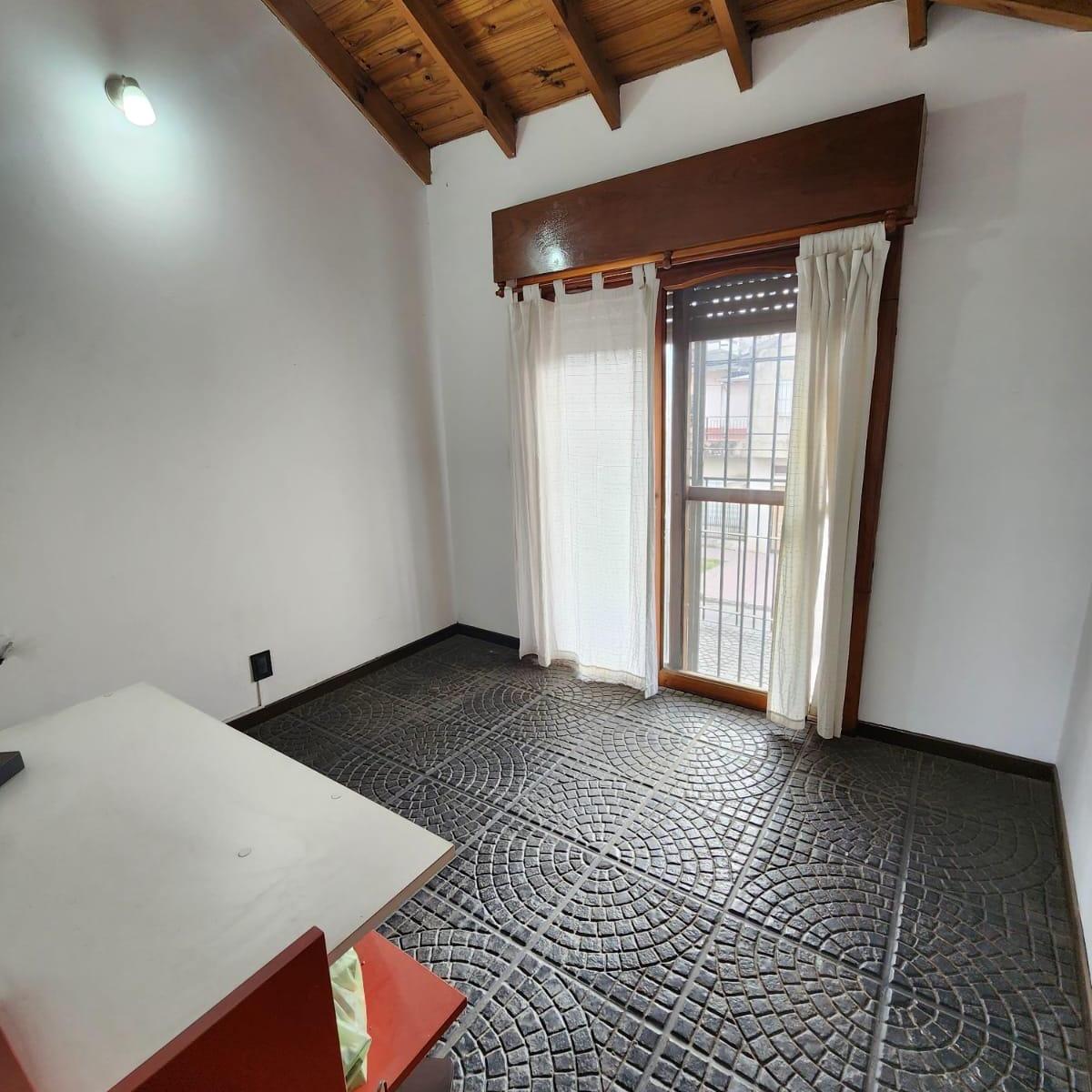 DEPTO TIPO CASA CON COCHERA LUCENA AL 6000 WILDE