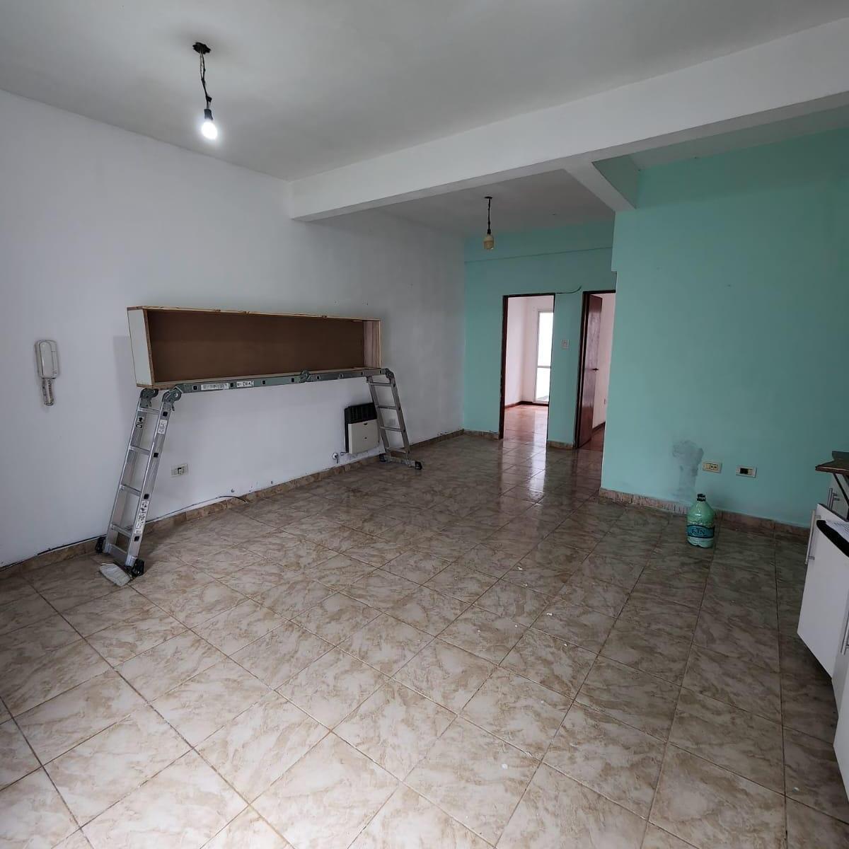DEPTO EN VENTA LUIS MARIA CAMPOS 1800 BERNAL 3 AMBIENTES CON PATIO