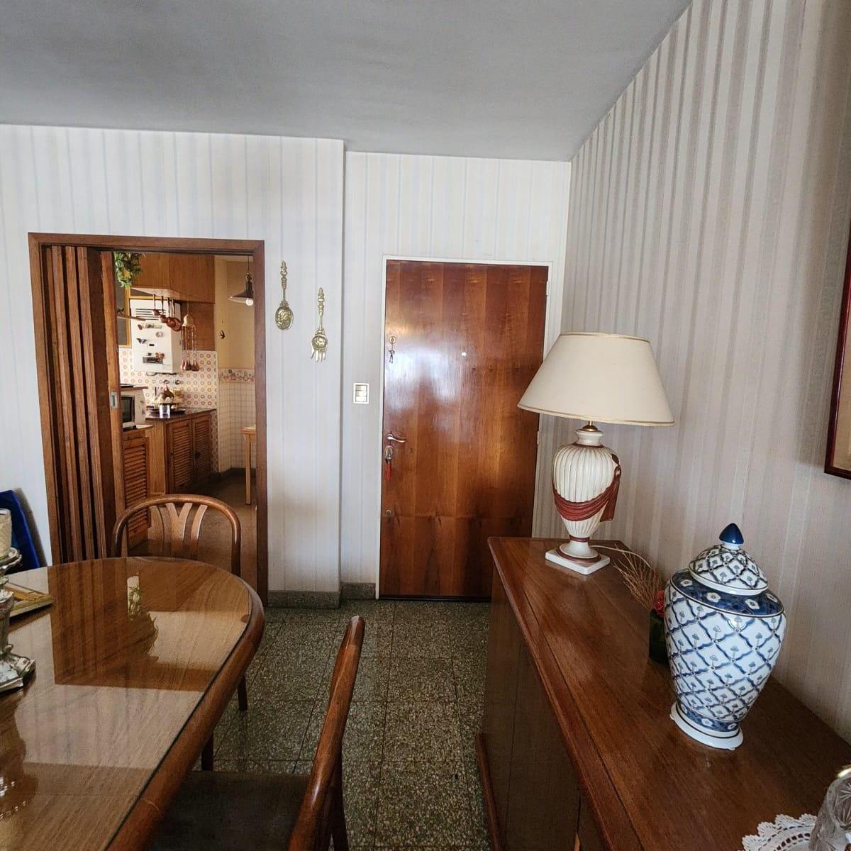Foto de DEPTO EN VENTA LAS FLORES 380 WILDE 3 AMBIENTES CON COCHERA, imagen 3