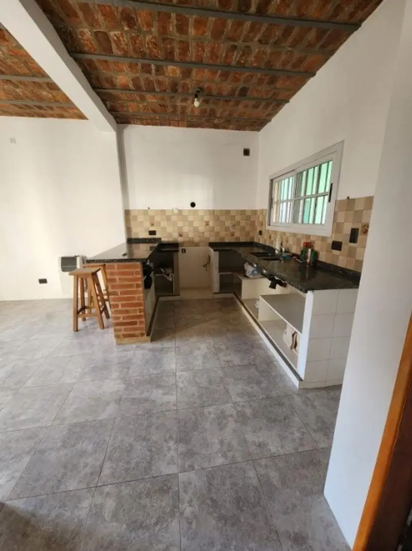 CASA EN VENTA BRANDSEN 6600 WILDE 4