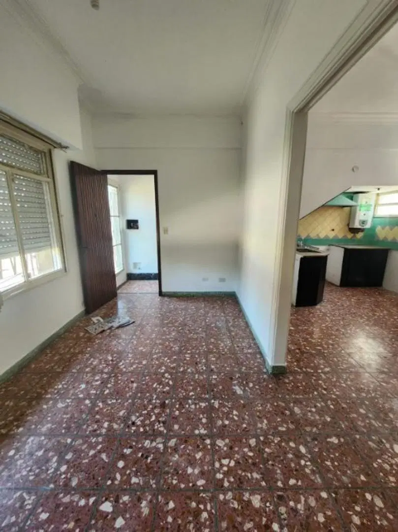 CASA CON LOCAL EN ALQUILER JUJUY 2805 QUILMES ESQ J.B.JUSTO 2