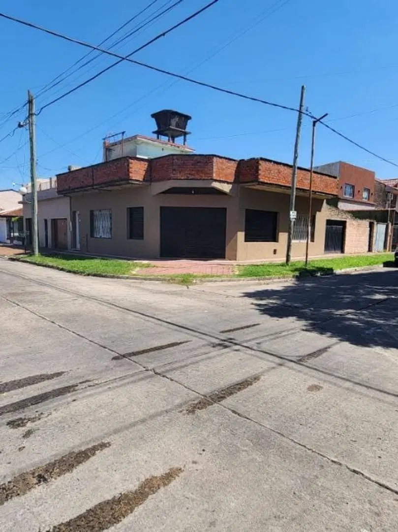 CASA CON LOCAL EN ALQUILER JUJUY 2805 QUILMES ESQ J.B.JUSTO 5