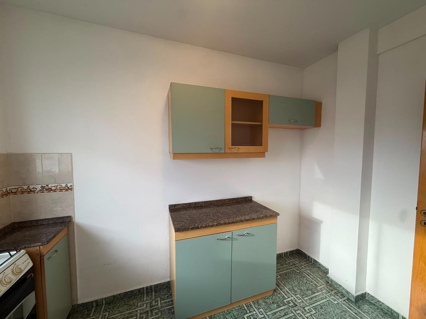 Foto de DEPTO EN ALQUILER BRANDSEN 5698 - 2DO 18 WILDE C/COCHERA, imagen 2