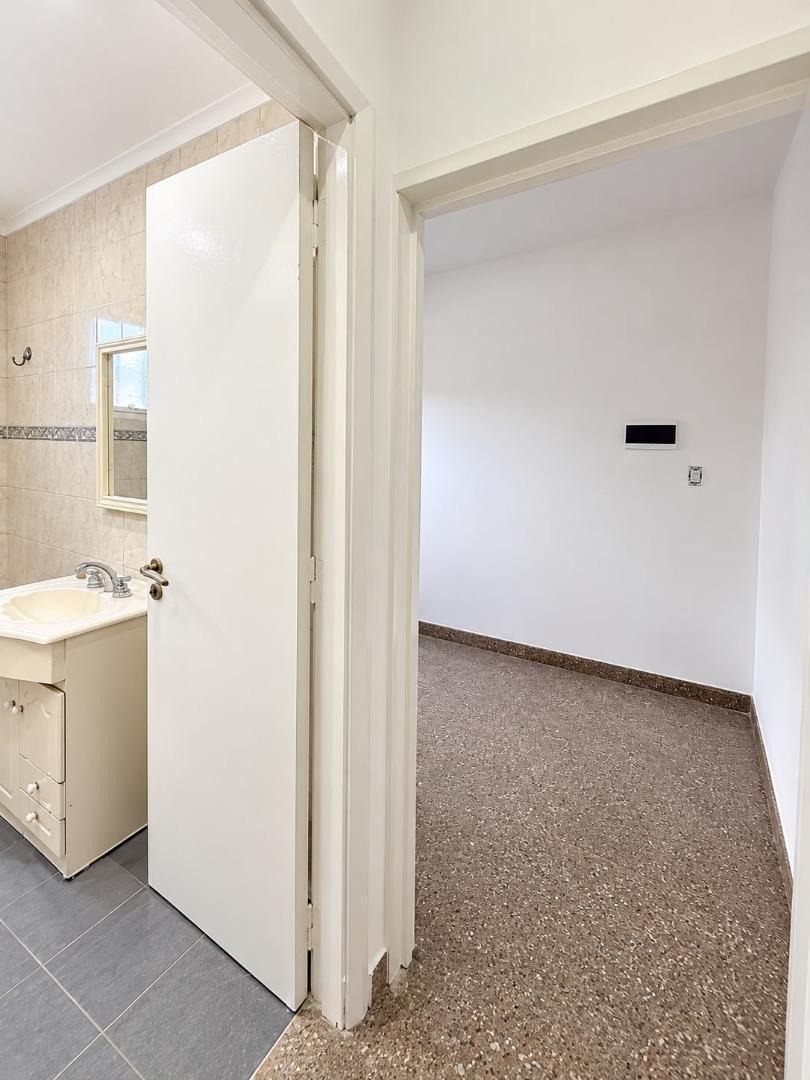 Foto de OFICINA EN ALQUILER AVENIDA MITRE 5421 WILDE, imagen 2