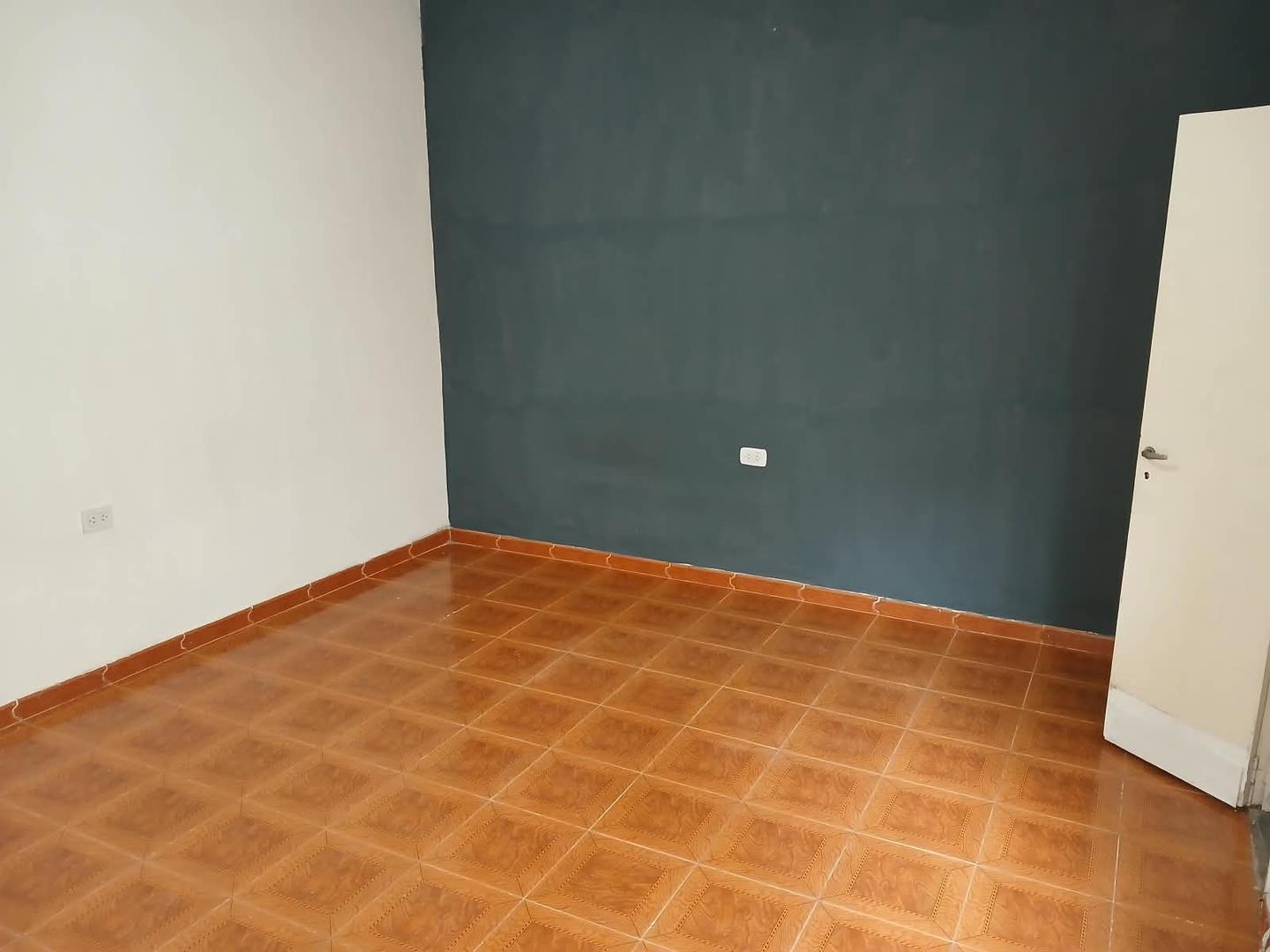 Foto de DEPTO T/CASA EN ALQUILER CORVALAN 220 PB 3 WILDE, imagen 3
