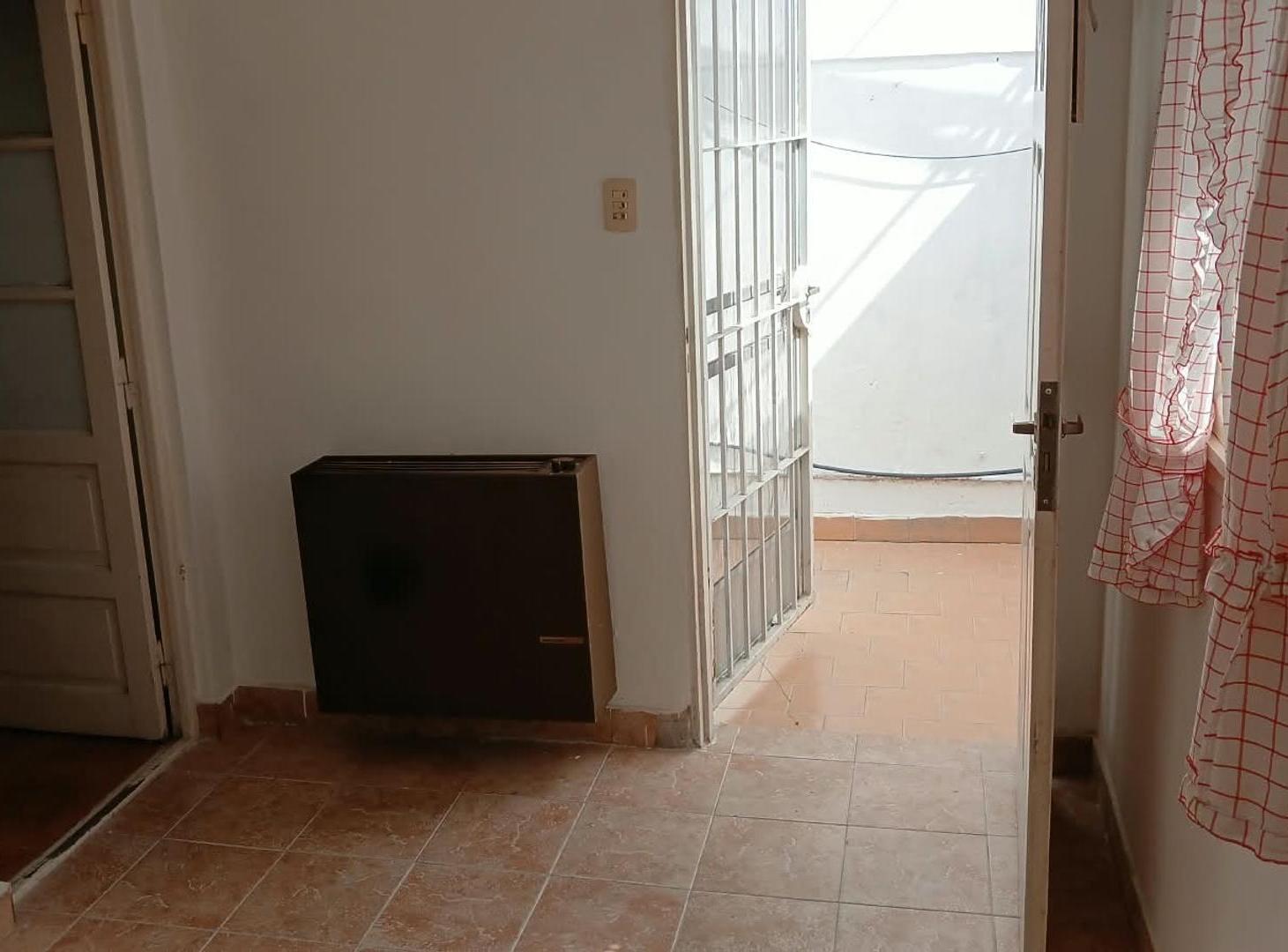 Foto de DEPTO T/CASA EN ALQUILER CORVALAN 220 PB 3 WILDE, imagen 2