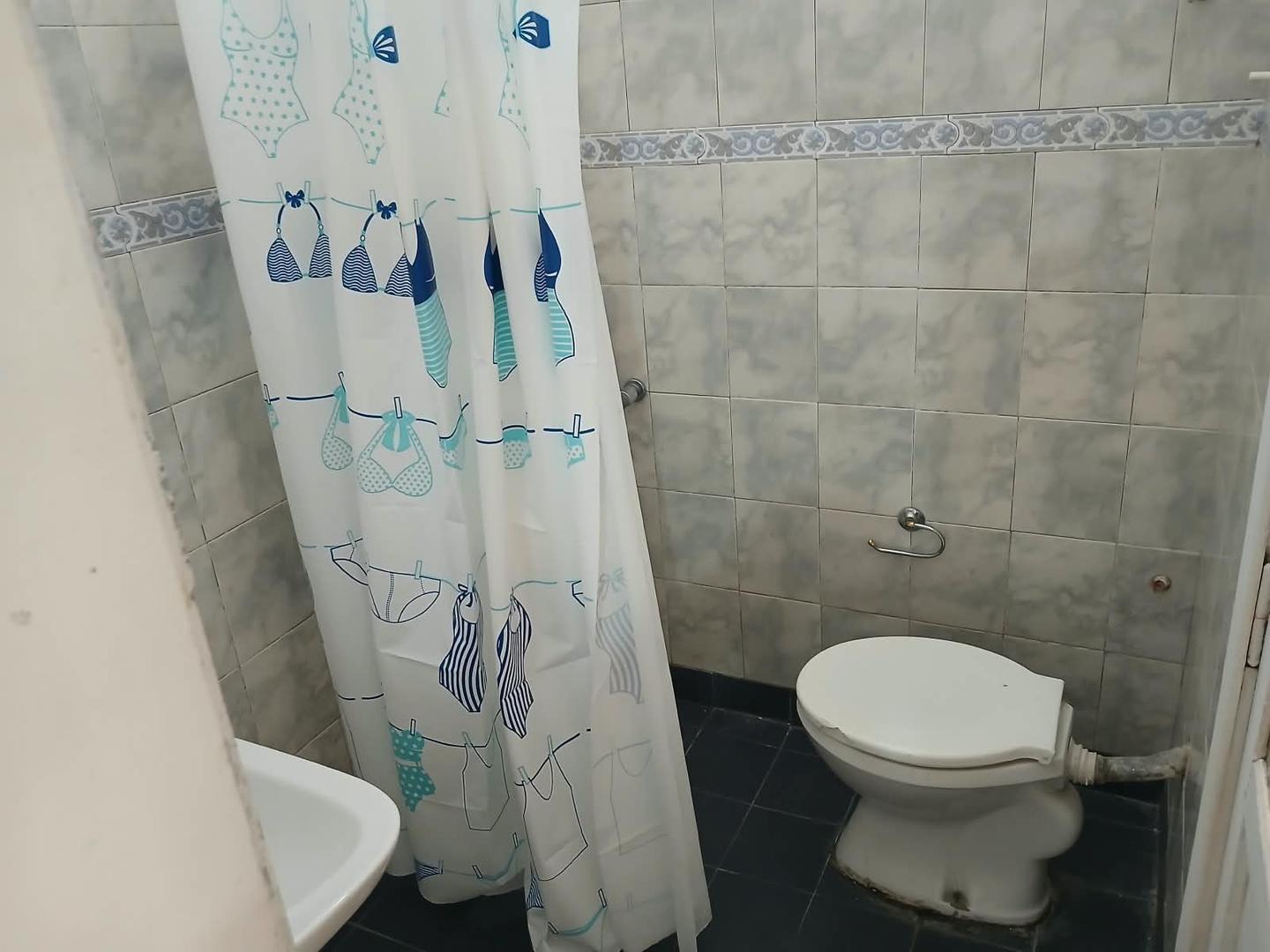 Foto de DEPTO T/CASA EN ALQUILER CORVALAN 220 PB 3 WILDE, imagen 5