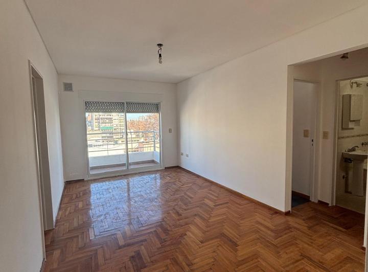 Foto de IMPECABLE SEMIPISO DE 2 AMBIENTES CON BALCON Y VISTA ABIERTA, imagen 4