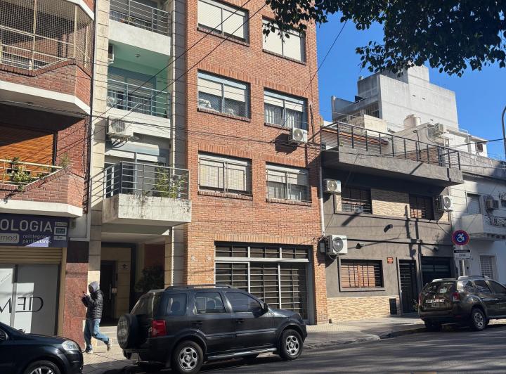 IMPECABLE SEMIPISO DE 2 AMBIENTES CON BALCON Y VISTA ABIERTA