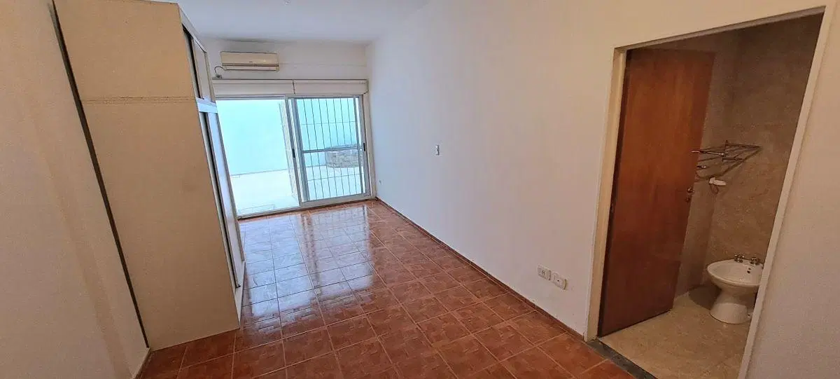 MONOAMBIENTE CON PATIO 2
