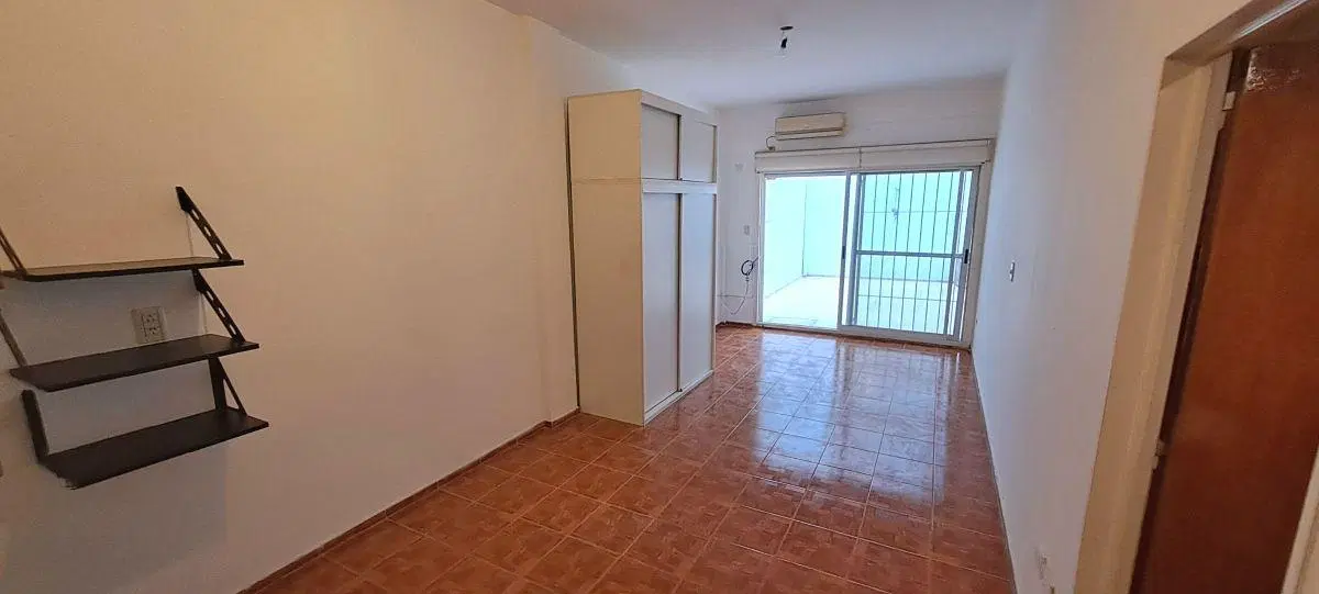 MONOAMBIENTE CON PATIO 4