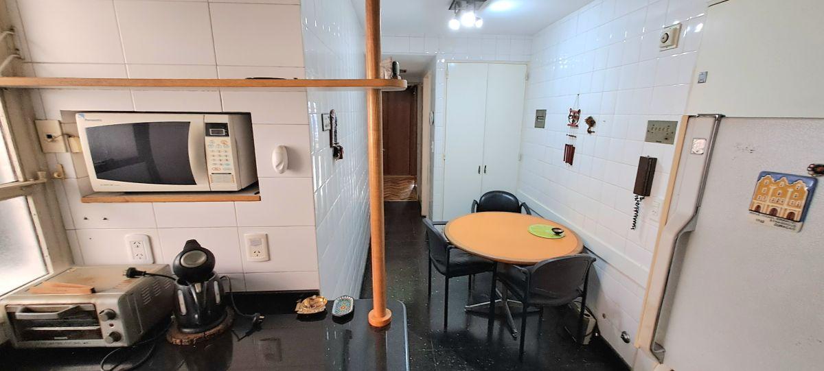 Foto de DEPARTAMENTO 4 AMBIENTES CON DEPENDENCIAS y COCHERA CONTRAFRENTE BALCON, imagen 5