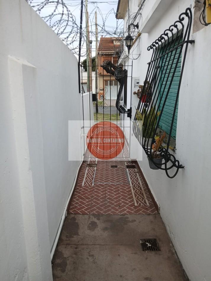 Foto de VENTA - DEPARTAMENTO TIPO CASA DE 3 AMBIENTES CON AMPLIO PATIO Y, imagen 2