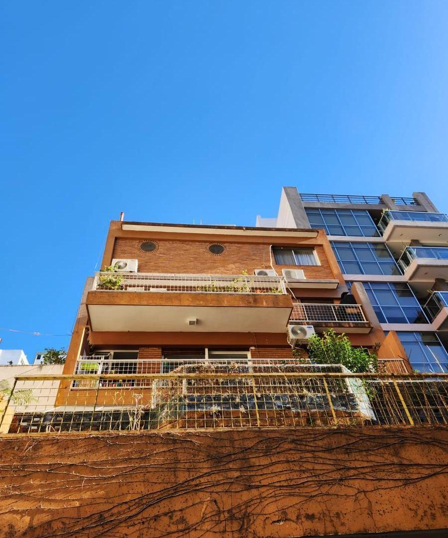 Foto de Hermoso Depto Tipo Casa. 4 amb. Cochera. Terraza., imagen 5