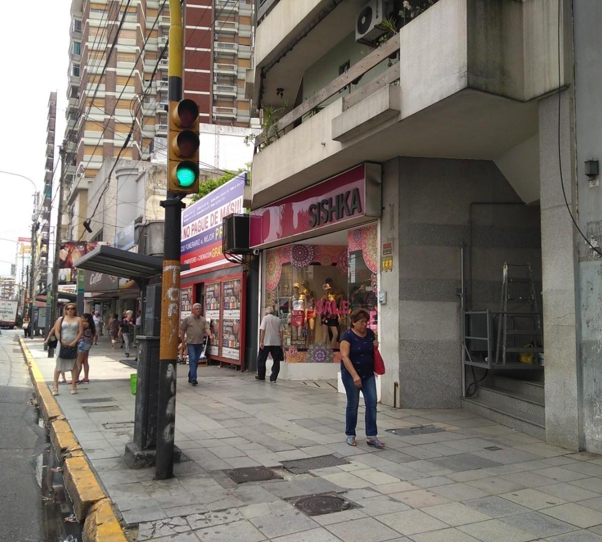 Local en Avell. Centro Av Mitre Al m². 1