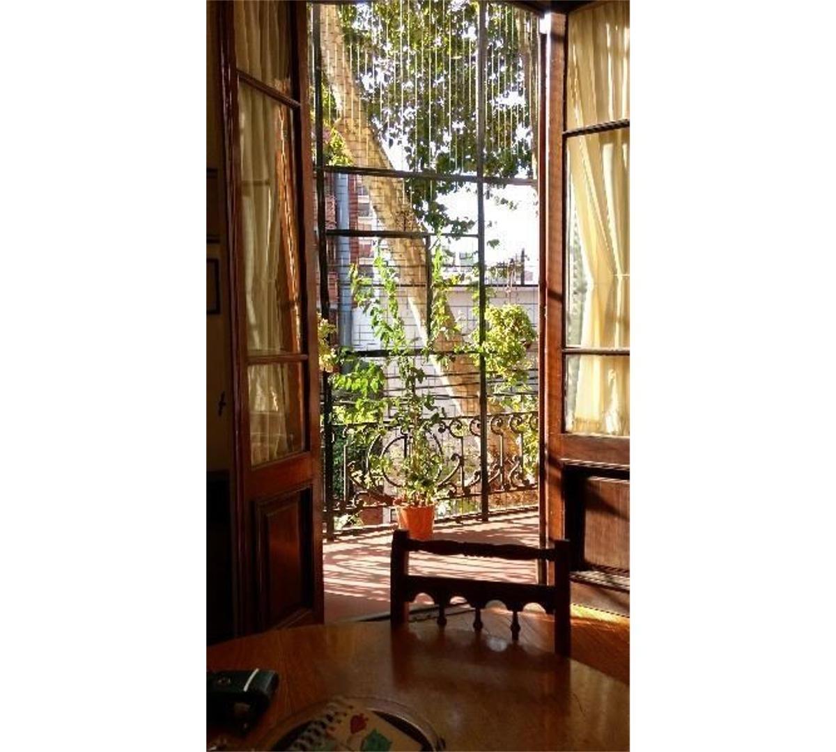 Avellaneda Centro Tipo Casa 1er. Piso Al Frente Entrada Inde 3
